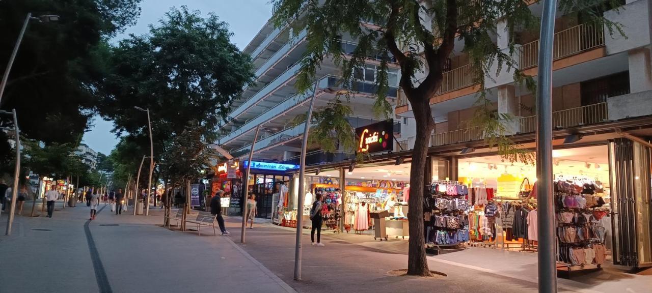 Chez Chantal 3 Chambres Au Centre Touristique De Salou Avec Garage Luaran gambar