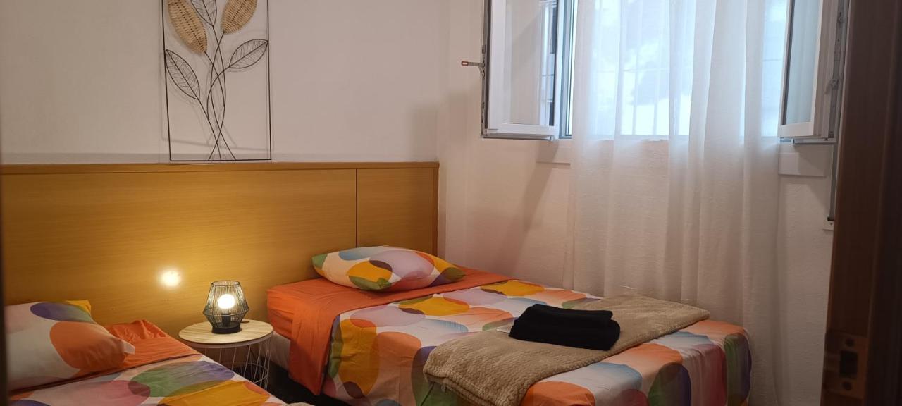 Chez Chantal 3 Chambres Au Centre Touristique De Salou Avec Garage Luaran gambar
