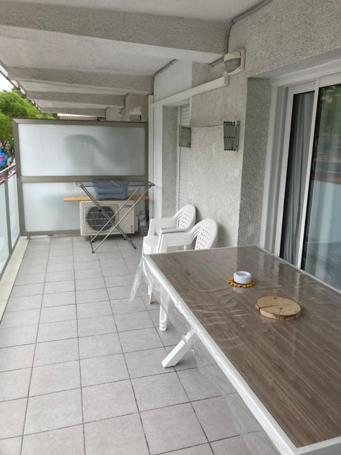 Chez Chantal 3 Chambres Au Centre Touristique De Salou Avec Garage Luaran gambar