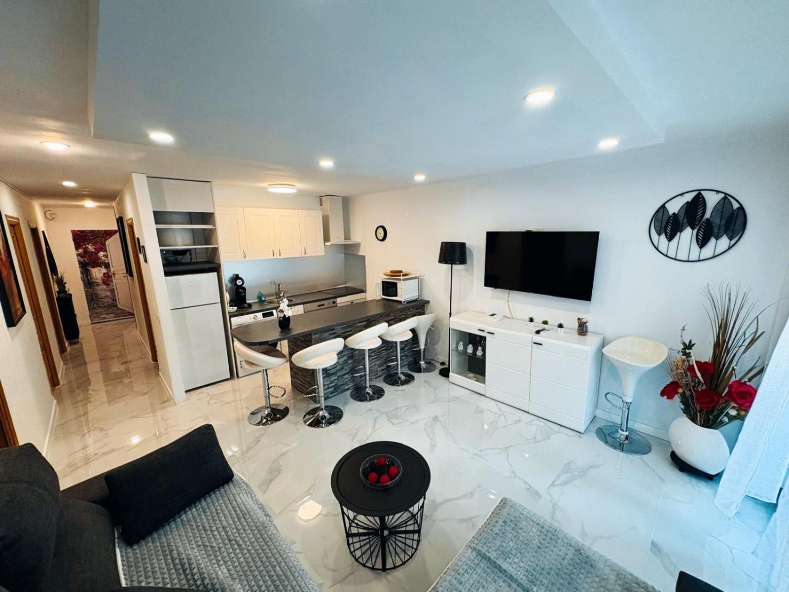 Chez Chantal 3 Chambres Au Centre Touristique De Salou Avec Garage Luaran gambar